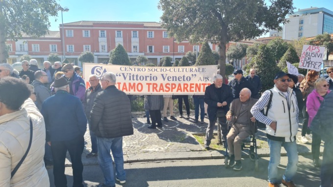 Centri Anziani, manifestazione in piazza del Popolo
