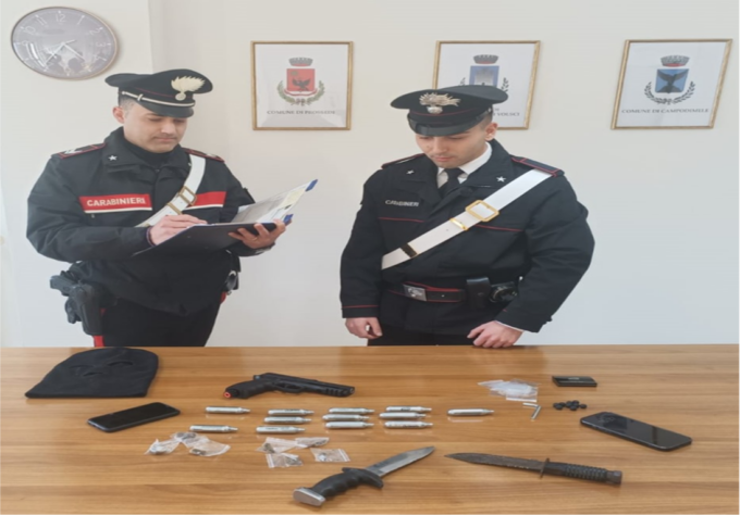 “Dacci i soldi” e gli sparano con la pistola ad aria compressa, denunciati tre ragazzi