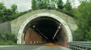 Superstrada, sabato la chiusura della galleria: il vertice sulla viabilità