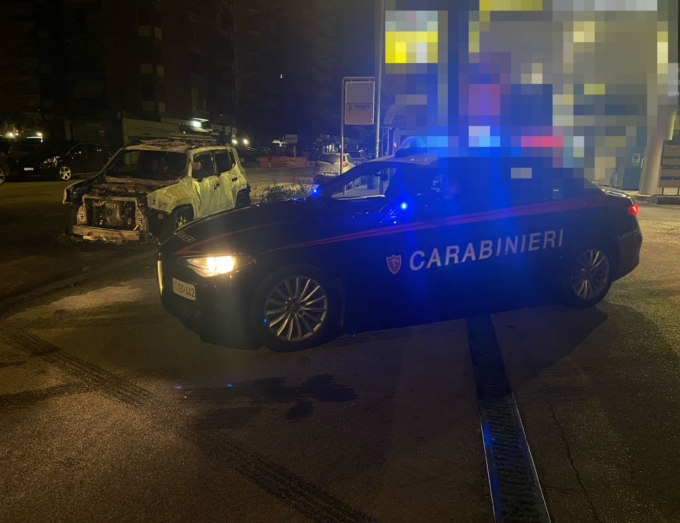Auto in fiamme la notte scorsa