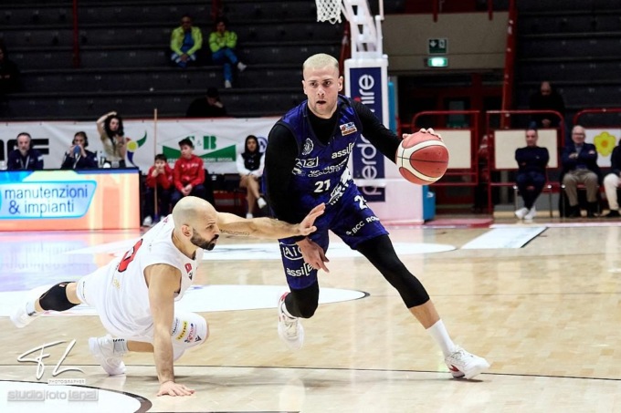 Benacquista Latina sconfitta a Montecatini. Virtus Roma e Luiss ok