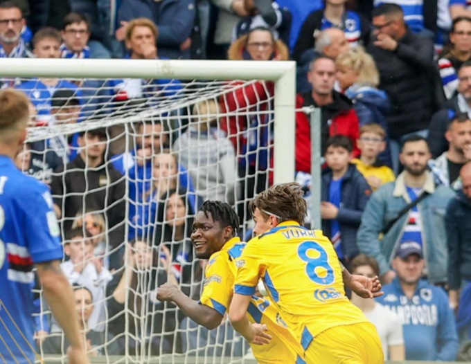 Frosinone inarrestabile. I canarini vincono a Marassi contro la Samp 3 a 0. Salvezza più vicina
