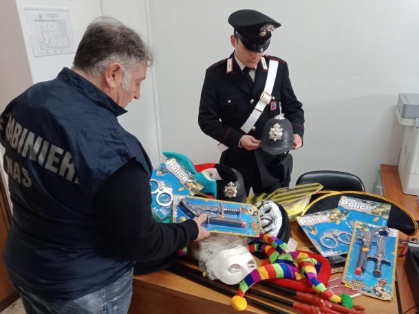 Sequestrati giocattoli e prodotti di carnevale non a norma