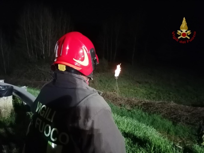 Perdita di liquido infiammabile sull’A1, intervento dei vigili del fuoco