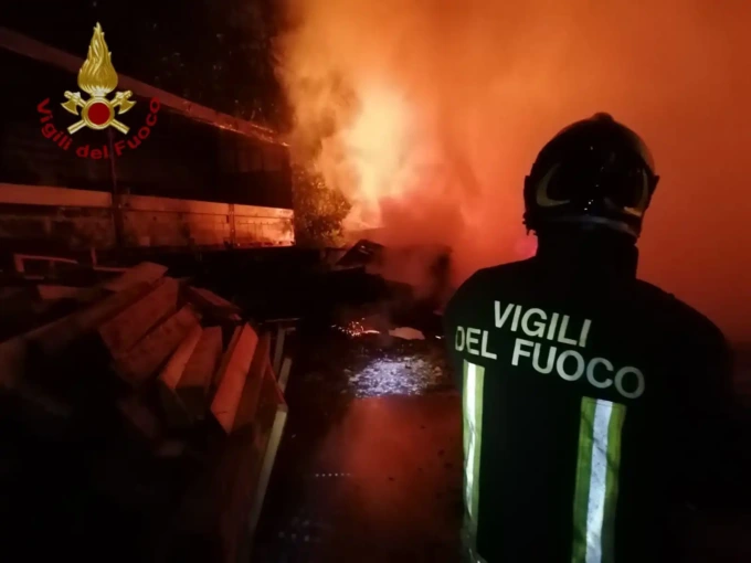 Due auto a fuoco in poche ore, ipotesi dolo