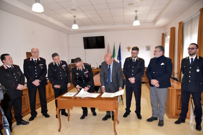 Videosorveglianza urbana, sottoscritto il contratto tra il Comune e l’Arma dei Carabinieri
