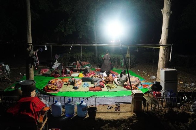 Myanmar: cittadini colpiti da sisma riposano a Nay Pyi Taw (1)