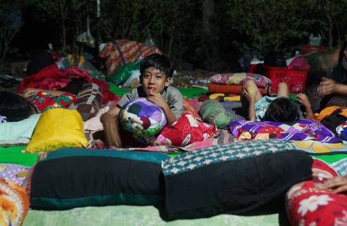 Myanmar: cittadini colpiti da sisma riposano a Nay Pyi Taw (2)