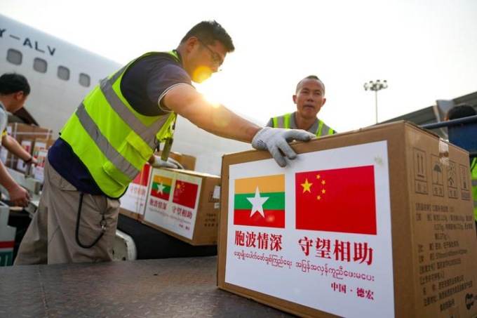 Cina: Yunnan, prefettura di Dehong dona forniture mediche a Myanmar