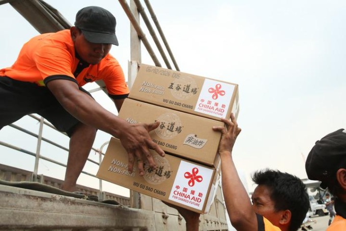 Myanmar: Yangon, consegnato quinto lotto di aiuti umanitari cinesi (2)