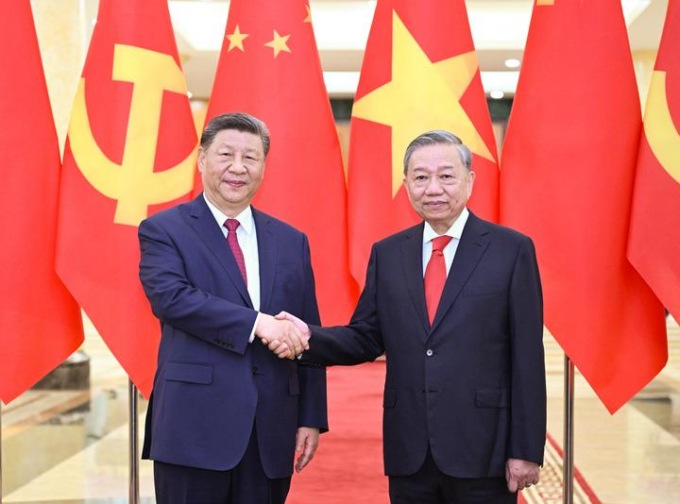 Vietnam: Xi Jinping tiene colloqui con To Lam a Hanoi