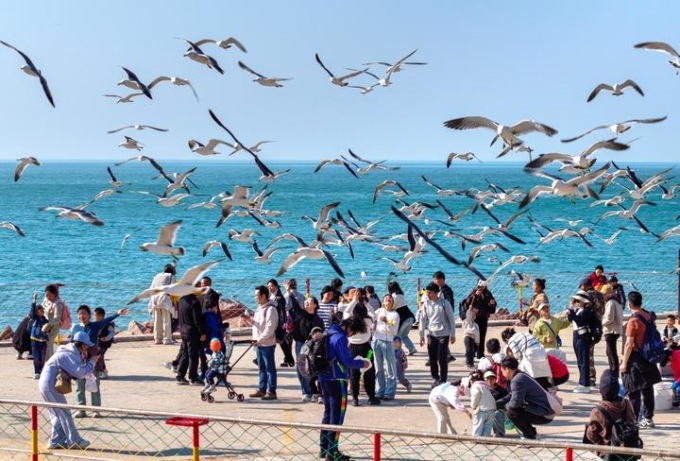 Cina: astronauti di Shenzhou-20 entrano nella stazione spaziale