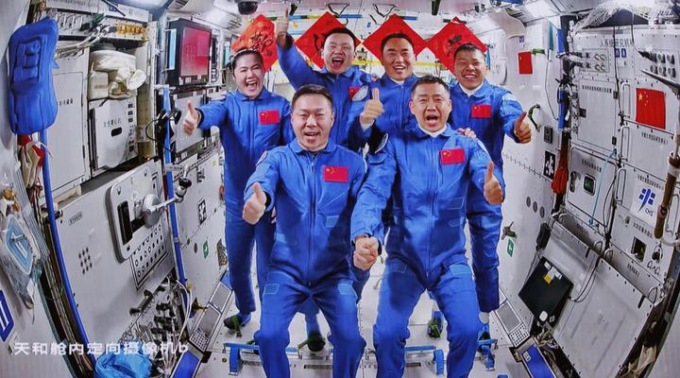 Cina: astronauti Shenzhou-19 completano passaggio consegne, martedì rientro sulla Terra