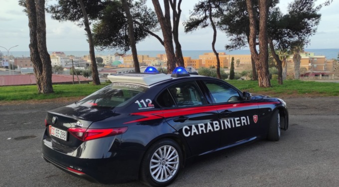 Tentata estorsione e furto, arrestate 4 persone