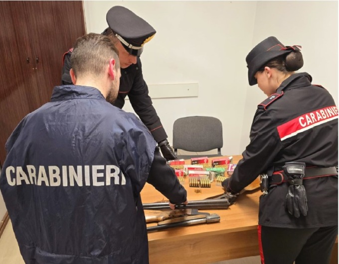 Arsenale nascosto nel solaio, arrestato