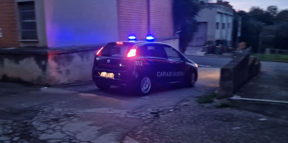 Tentata truffa con monopattino finisce in rapina, due arresti