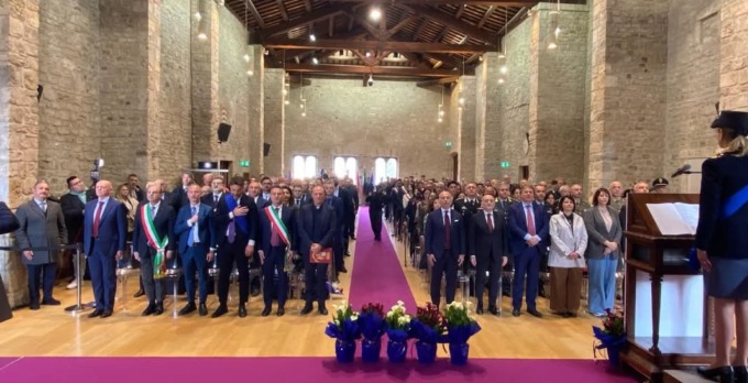 Festa della Polizia, dall’omaggio ai caduti alla cerimonia nella Città dei Papi