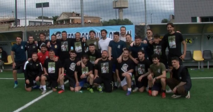 Amarcord e sorrisi, tutti in campo nel ricordo di mister De Angelis