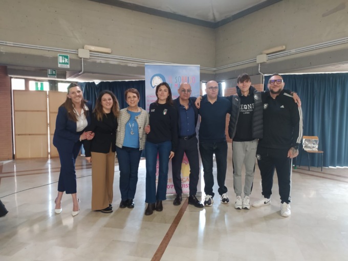 “Sorridere al domani. Dal contrasto del disagio alla promozione del benessere adolescenziale”