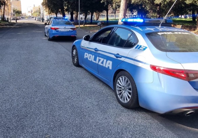 Aggredisce a coltellate due connazionali in un’azienda agricola