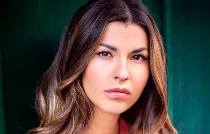 Claudia Conte presenta l’edizione per le scuole del suo “La voce di Iside”