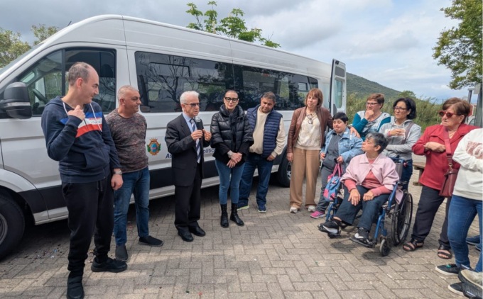 Fondi, donato un nuovo bus al Centro Diurno “Allegra Brigata”
