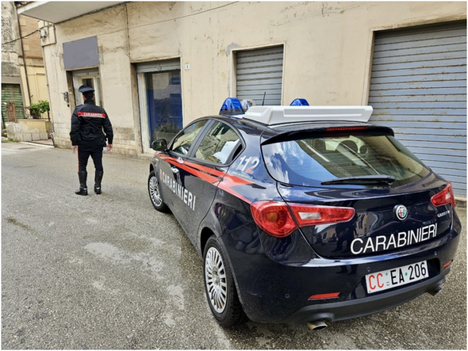 Danneggiata una conduttura del gas da un’auto