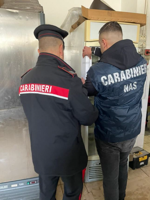 Sequestrati dai Nas oltre 110 chili di alimenti e 2.256 bottiglie di acqua