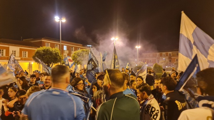 Napoli Campione d’Italia, i tifosi festeggiano in centro