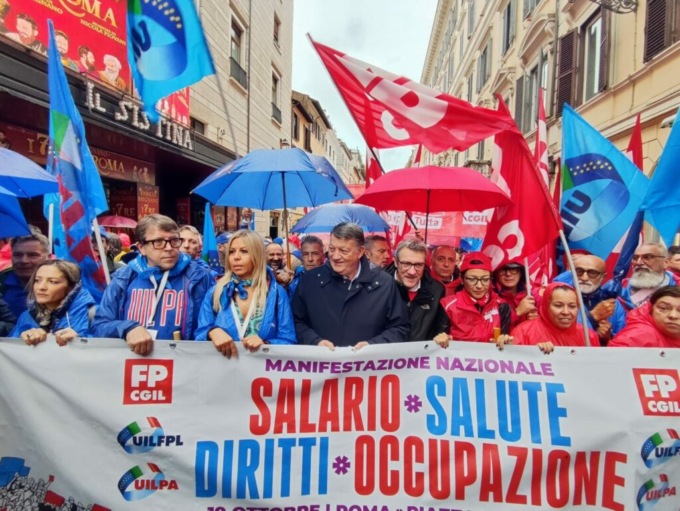 Sanità privata, Uil in piazza con i lavoratori