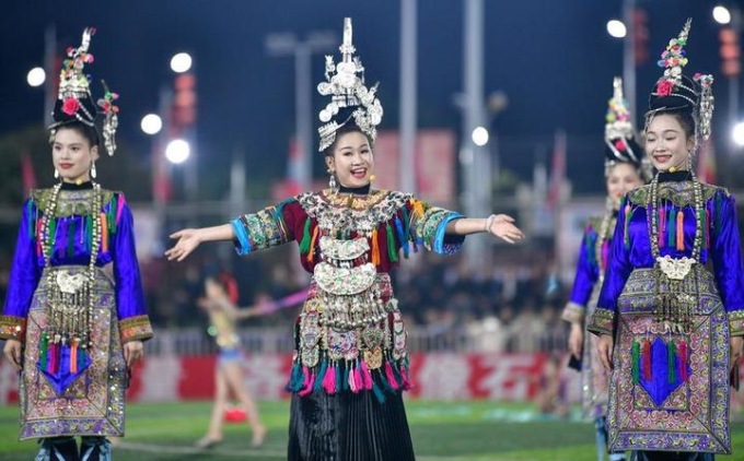 Cina: giovane erede mantiene in vita le melodie etniche Dong