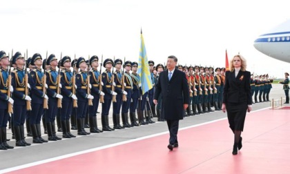 Cina-Russia: Xi arriva a Mosca per una visita di Stato e le celebrazioni della Giornata della vittoria (1)