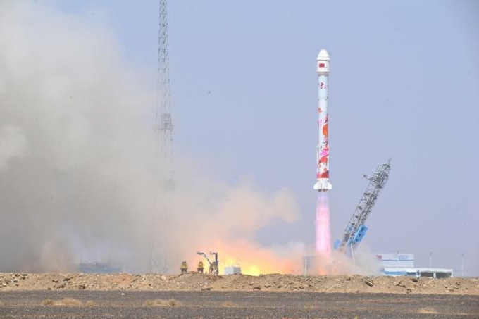 Cina: razzo commerciale invia sei satelliti nello spazio