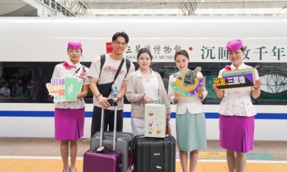 Cina: Sichuan, inaugurato primo treno a tema Sanxingdui (2)