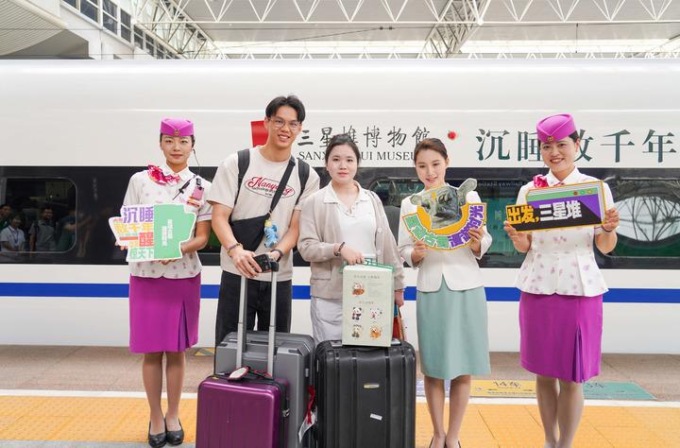 Cina: Sichuan, inaugurato primo treno a tema Sanxingdui (2)