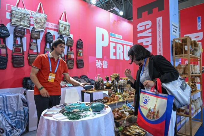 Cina: Chongqing, 7ma Western China Int’l Fair for Investment & Trade (1)