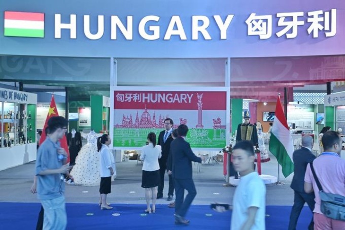 Cina: apertura della 20esima Western China International Fair a Chengdu