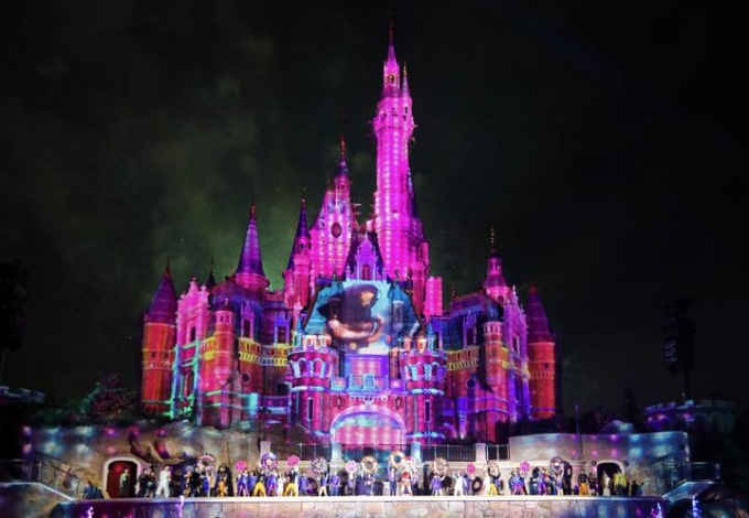 Cina: Shanghai Disney Resort inasprisce regole sul fumo