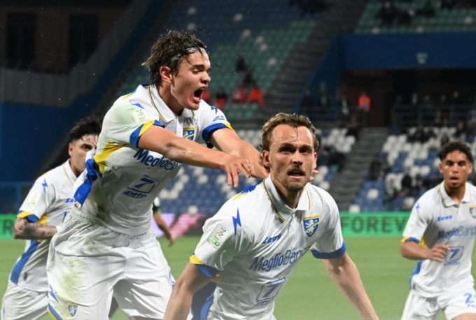 Frosinone ai play out contro la Salernitana. Vittoria agrodolce con il Sassuolo