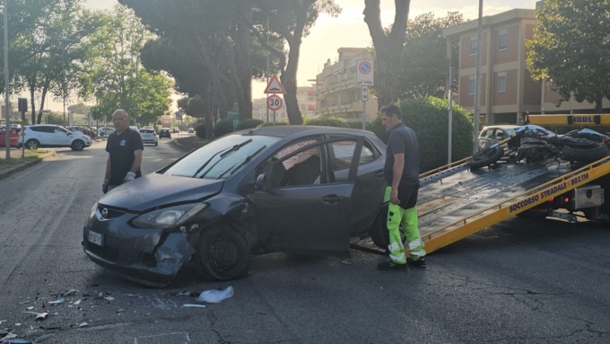Scontro auto-moto, grave un motociclista