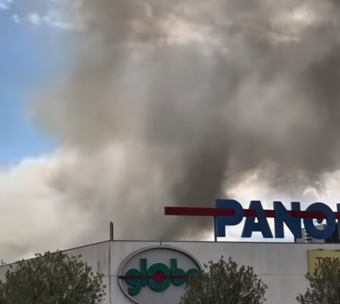 Incendio a Panorama, proseguono le indagini: danni per oltre 4 milioni