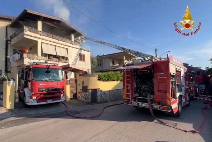 Incendio in un’abitazione, nessun ferito