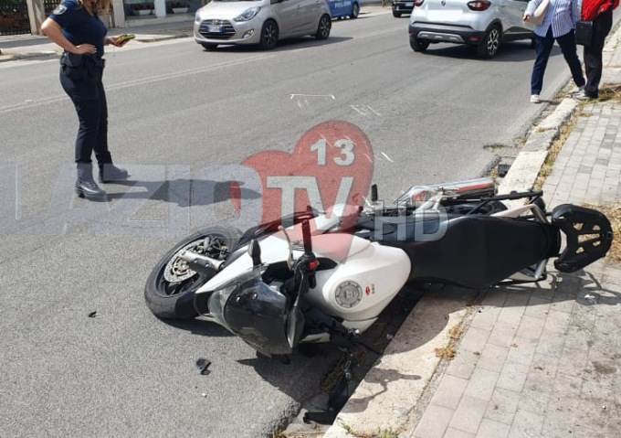 Incidente in via Volturno, grave un motociclista