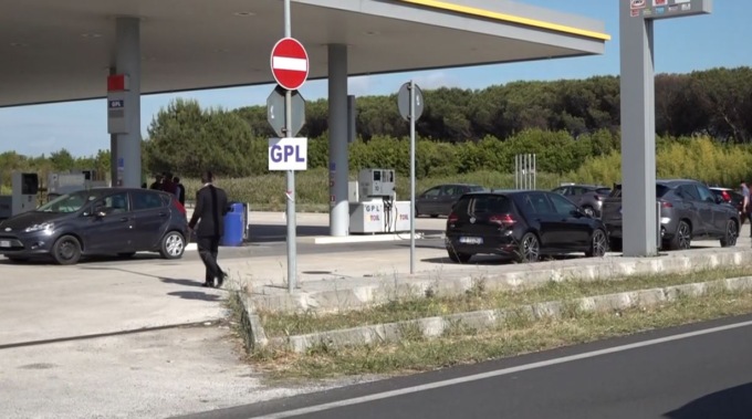 Omicidio del benzinaio a Tor San Lorenzo: il 18enne confessa