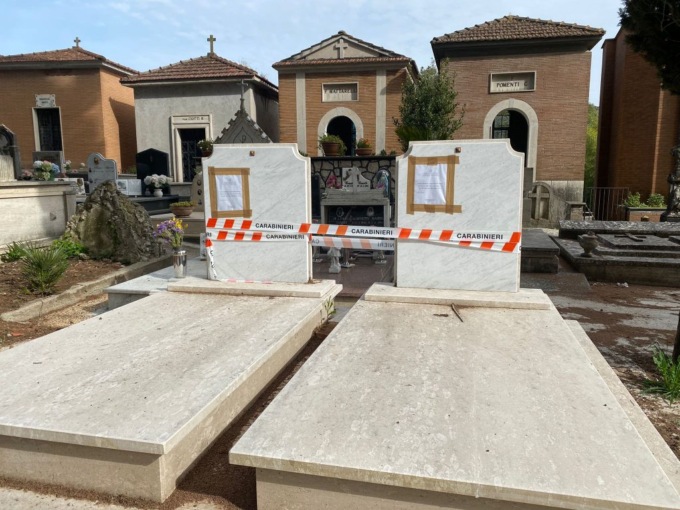 Cimitero, uno scandalo senza fine: “Sparita la bara di un bambino”