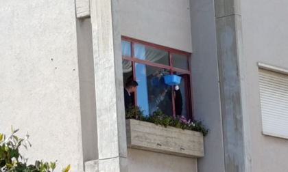 Spari contro un palazzo in via Guido Rossa