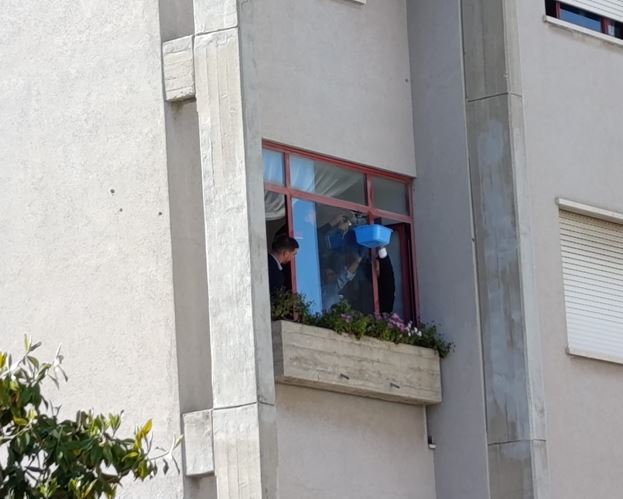 Spari contro un palazzo in via Guido Rossa