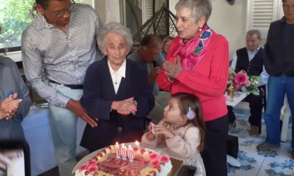 I 100 anni di Caterina Rocchino. Grande festa con i suoi famigliari