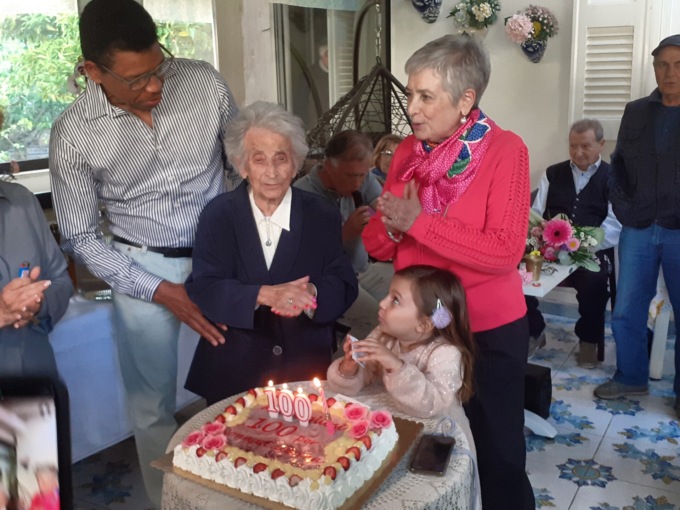 I 100 anni di Caterina Rocchino. Grande festa con i suoi famigliari