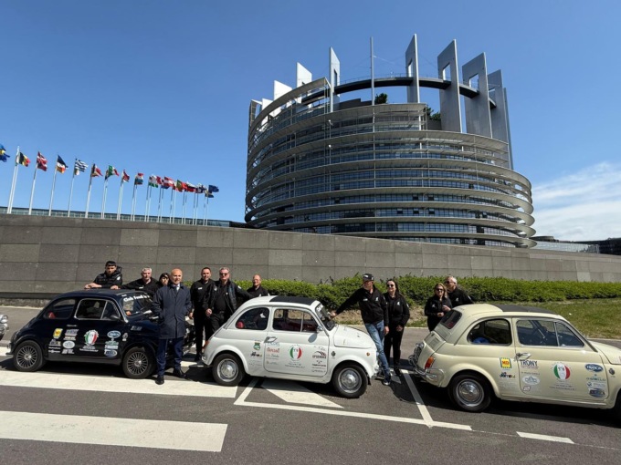 Oltre 3.000 chiloletri con la Fiat 500 per raggiungere il Mare del Nord